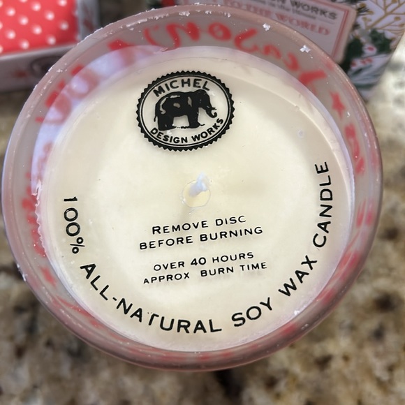 Holiday candle and soap bundle - Picture 4 of 8